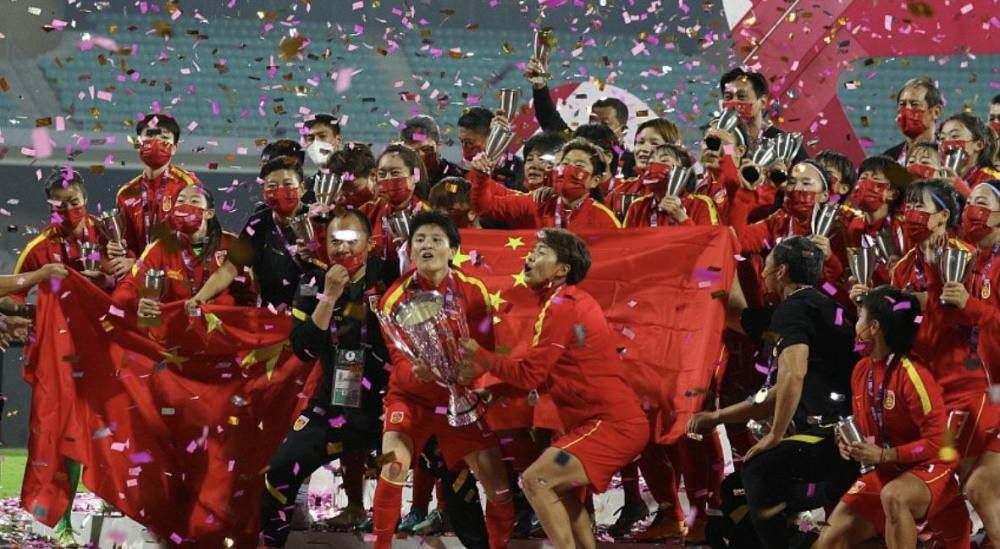我们可以感受到，尽管电影中有将香港视为自我、社会主义的大陆视为他者的说法存在，但是这种严格界限毕竟并未单纯化，原因正是来自一种国家主义逻辑产生的矛盾情绪。